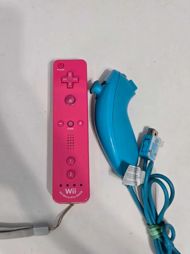 Nintendo Wiimote w/ motion plus & Nunchuck