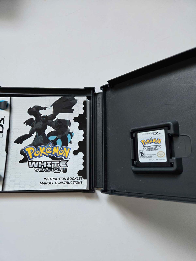 Pokemon White Nintendo DS - photo 3