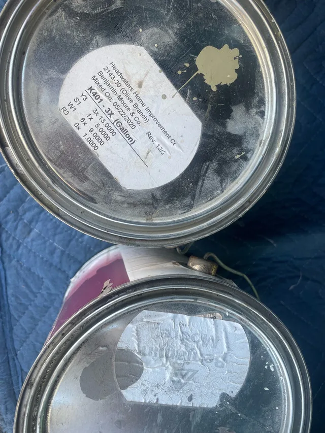Benjamin Moore Paint - two gallons image indicator(2)