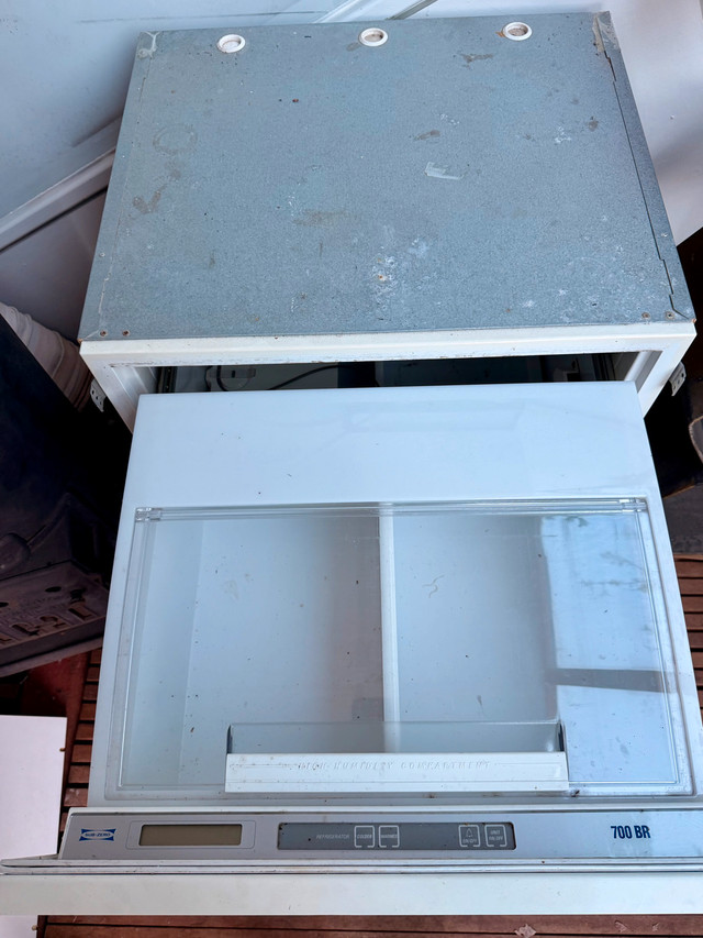 Sub-Zero 700BR Double-Drawer Fridge - photo 2
