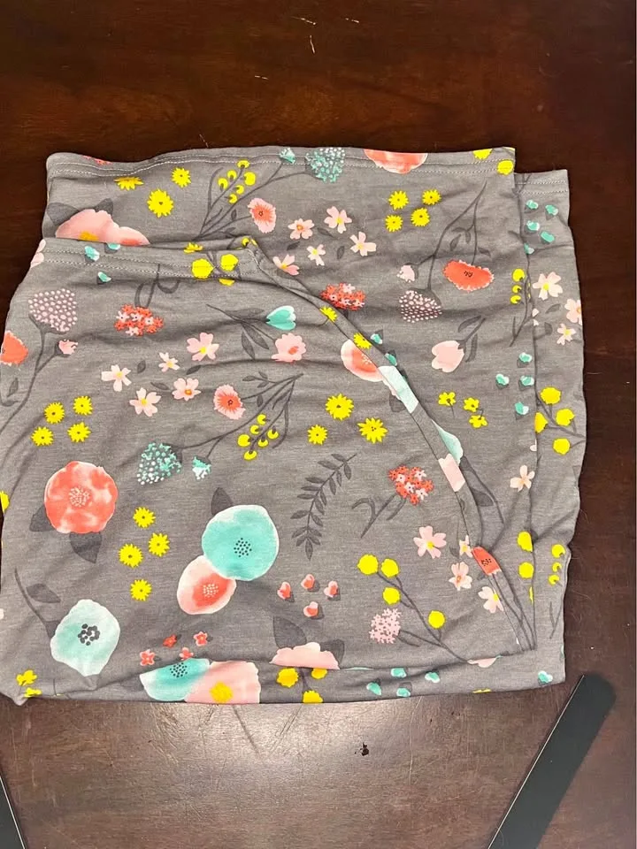 Goldbug Nursing Cover - Brand New thumbnail