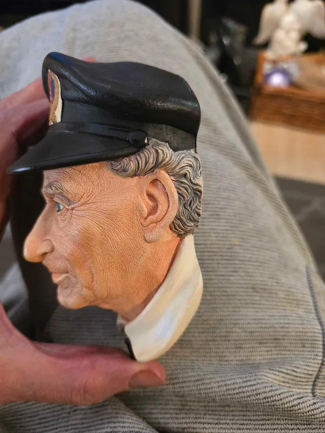 Bossons Chalkware 1972 Sea Captain image indicator(2)