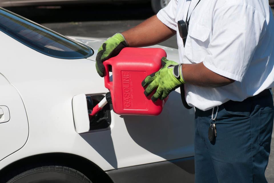 Need a jump start boost? Tire change, gas delivery - photo 2