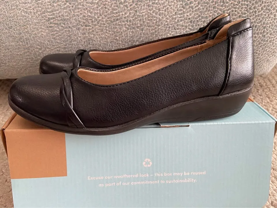 Women’s Black Life Stride shoes, size 7.5 M. *Like-New image indicator(4)