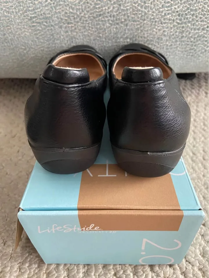 Women’s Black Life Stride shoes, size 7.5 M. *Like-New image indicator(5)