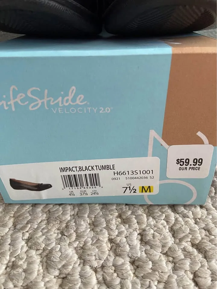Women’s Black Life Stride shoes, size 7.5 M. *Like-New image indicator(9)