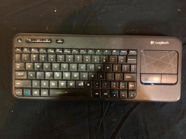 Logitech K400r Wireless Touch Keyboard thumbnail