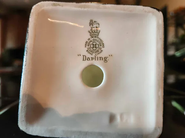 Royal Doulton Darling Figurine image indicator(2)