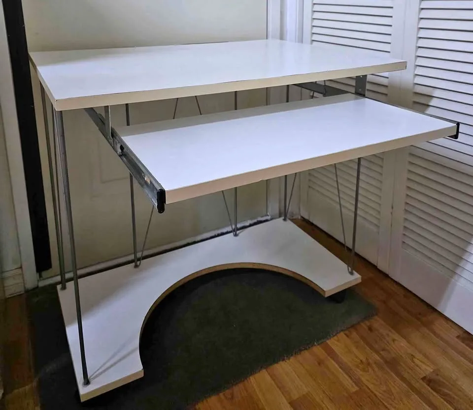 White Desk thumbnail