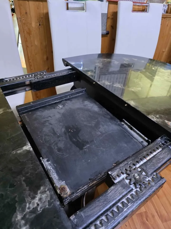 Expandable Dining Table – Seats 4 to 8 image indicator(3)