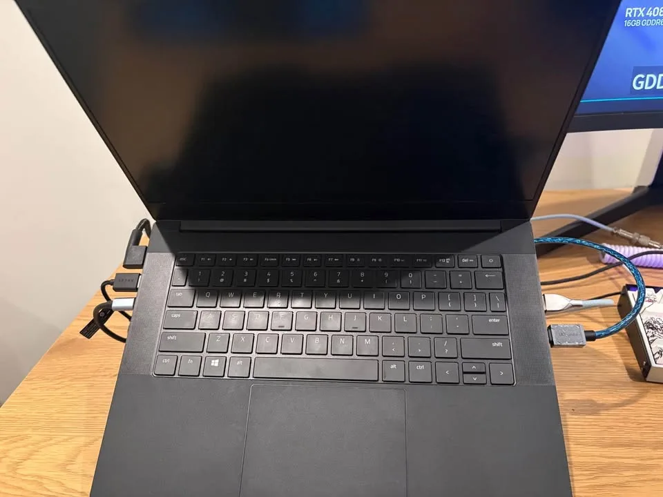 Compact Gaming Laptop Razer Blade 14 – RTX 3070 Ti image indicator(2)