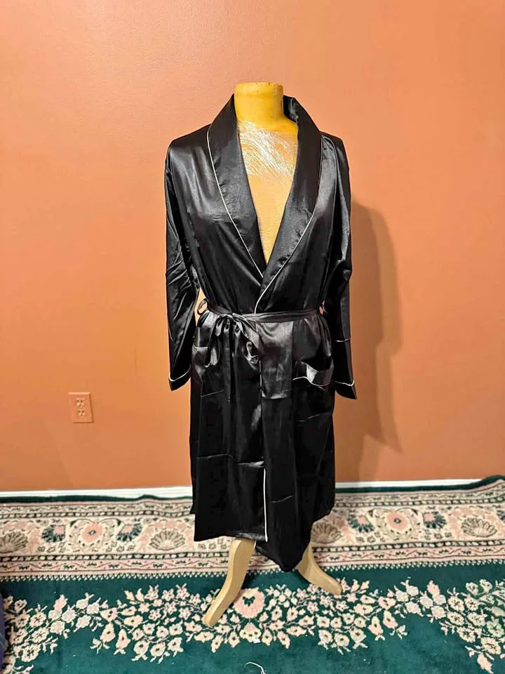 🎃 Halloween| Brand New Black Satin Robe – Size XL thumbnail