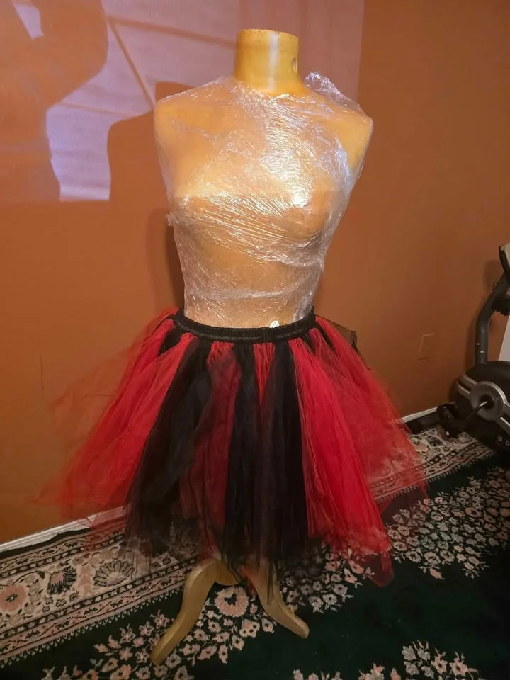 🎃 Halloween | Brand New Red & Black Tulle Tutu Skirt image indicator(2)