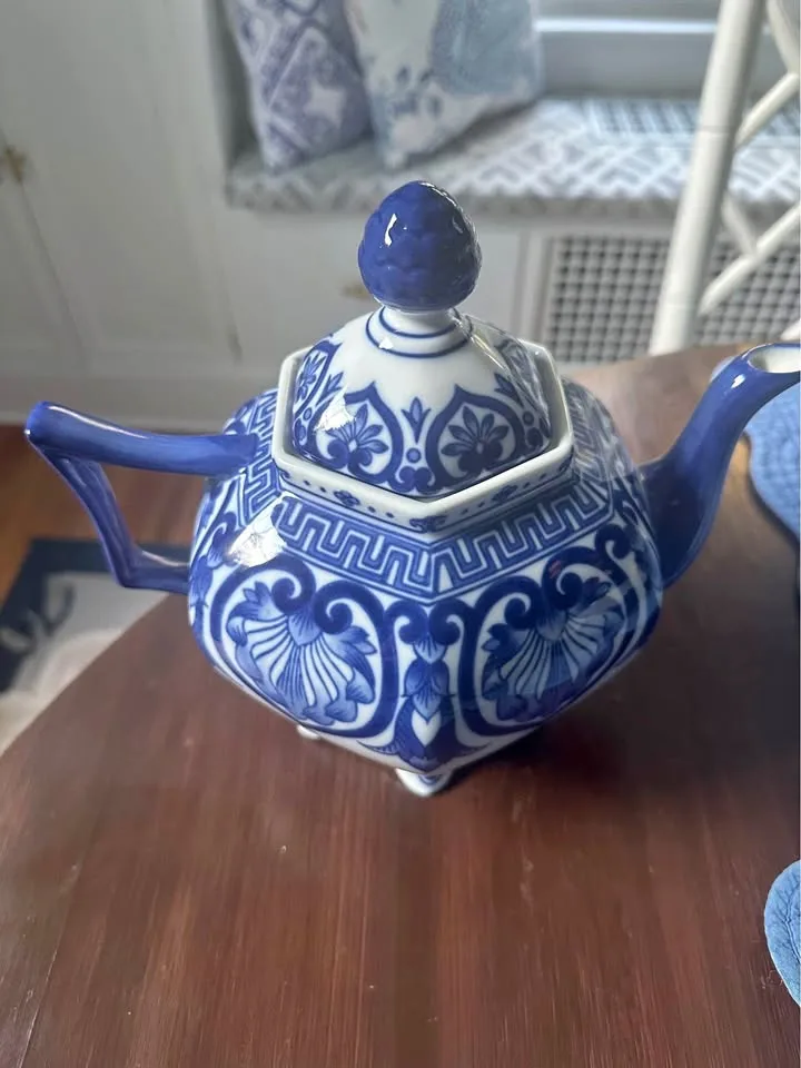 Bombay Teapot – 9.5” Footed Porcelain