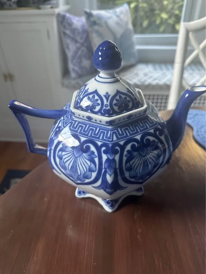 Bombay Teapot – 9.5” Footed Porcelain image indicator(2)