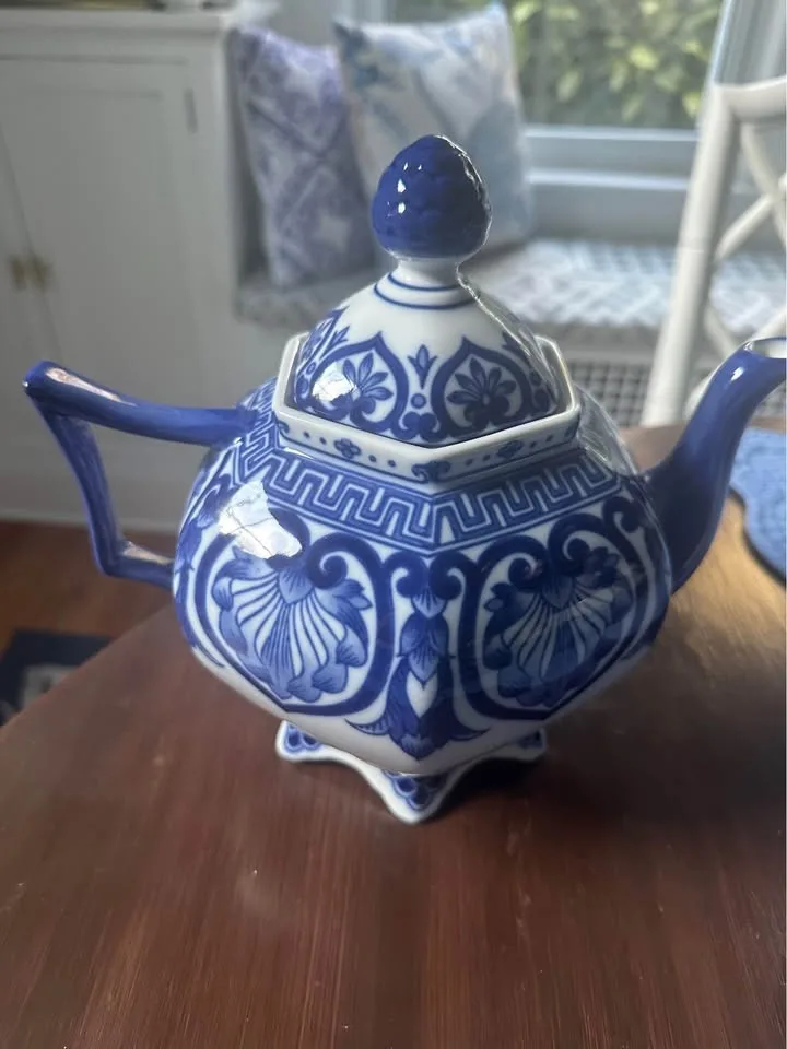 Bombay Teapot – 9.5” Footed Porcelain image indicator(3)
