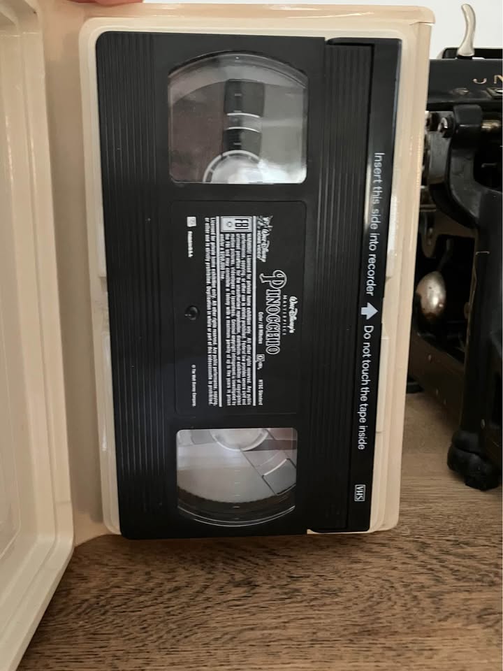 Pinocchio (VHS, 1993) Clamshell - photo 3
