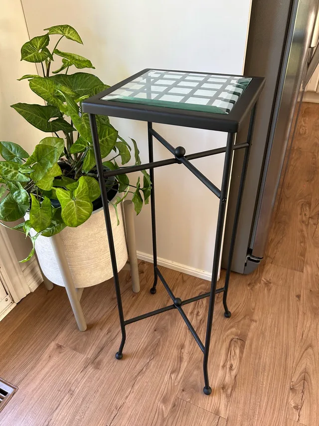 Black Plant Stand with Glass Top image indicator(4)