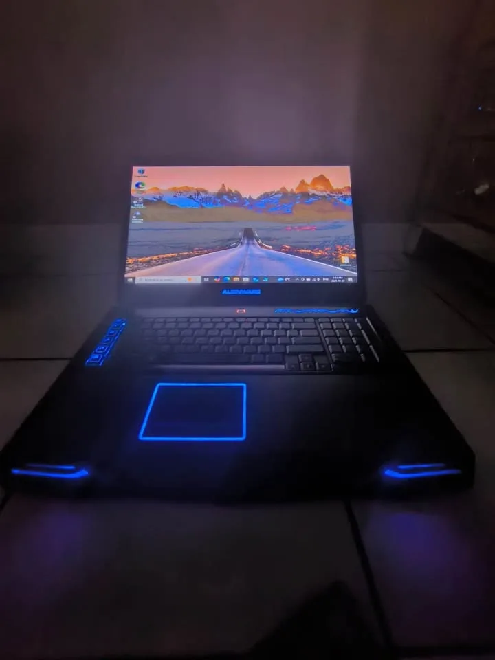 Alienware M18X R1 Gaming Laptop PC image indicator(3)