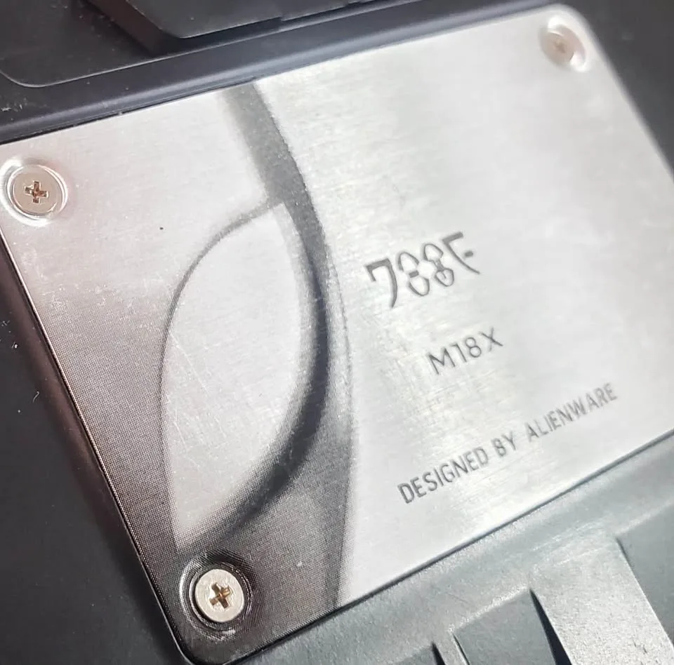 Alienware M18X R1 Gaming Laptop PC image indicator(6)