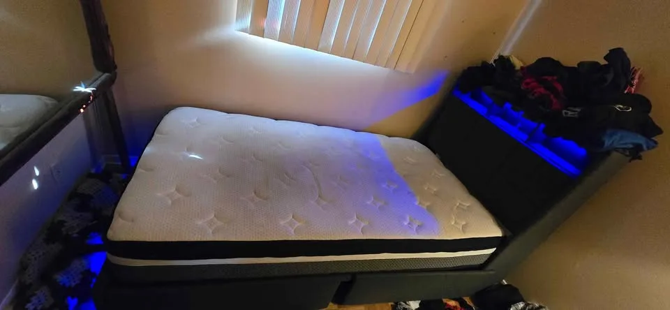 TWIN MATTRESS AND BEDFRAME image indicator(6)