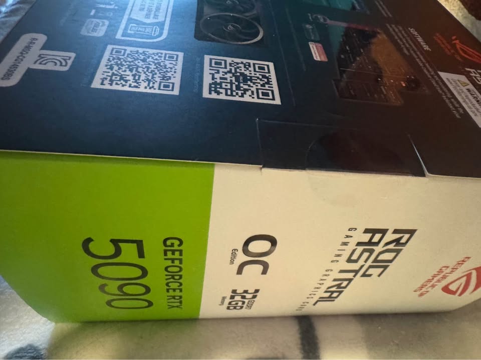 RTX 5090 ROG Astral Graphics Card - photo 3