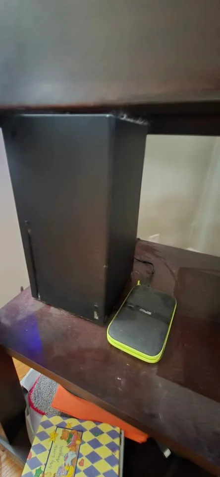 Xbox Series X 1T plus 5T external hard drive image indicator(2)