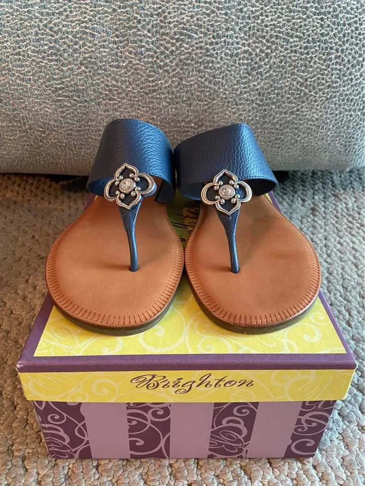 Women’s Brighton Leather Sandals, size 9. *New in Box! image indicator(3)