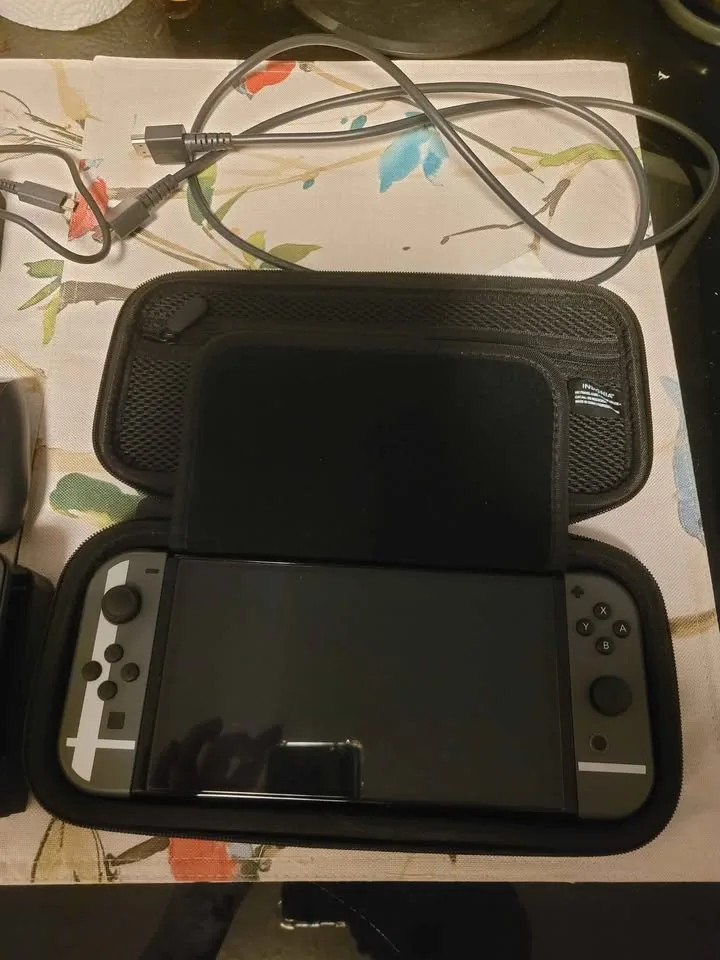 Nintendo Switch OLED Super Smash Bros. Ultimate Edition image indicator(2)