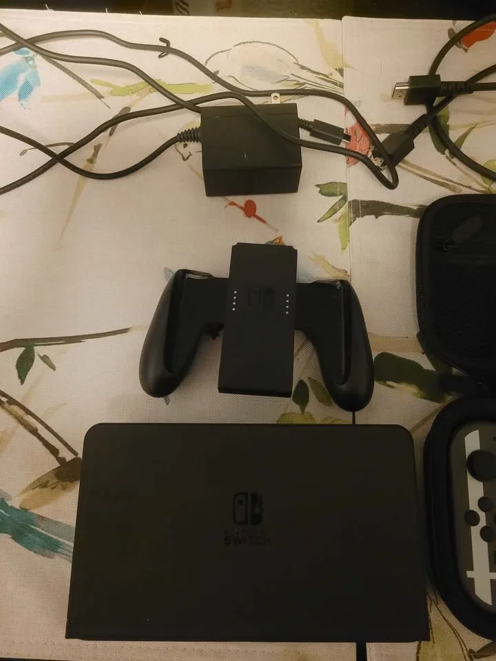 Nintendo Switch OLED Super Smash Bros. Ultimate Edition image indicator(3)