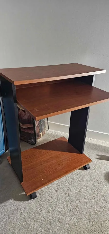 Small Table with Wheels image indicator(3)