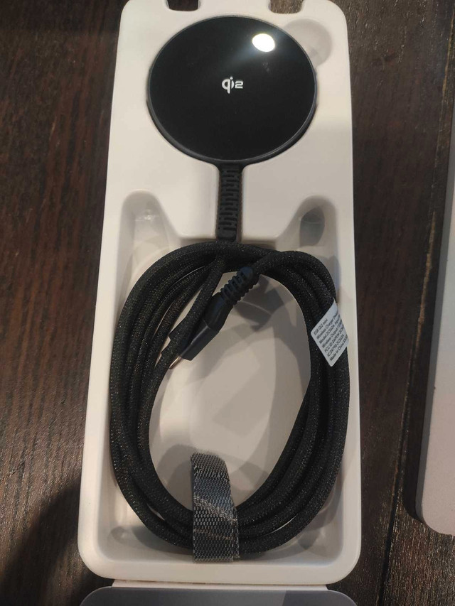 ESR Qi2 mini wireless charger - photo 4