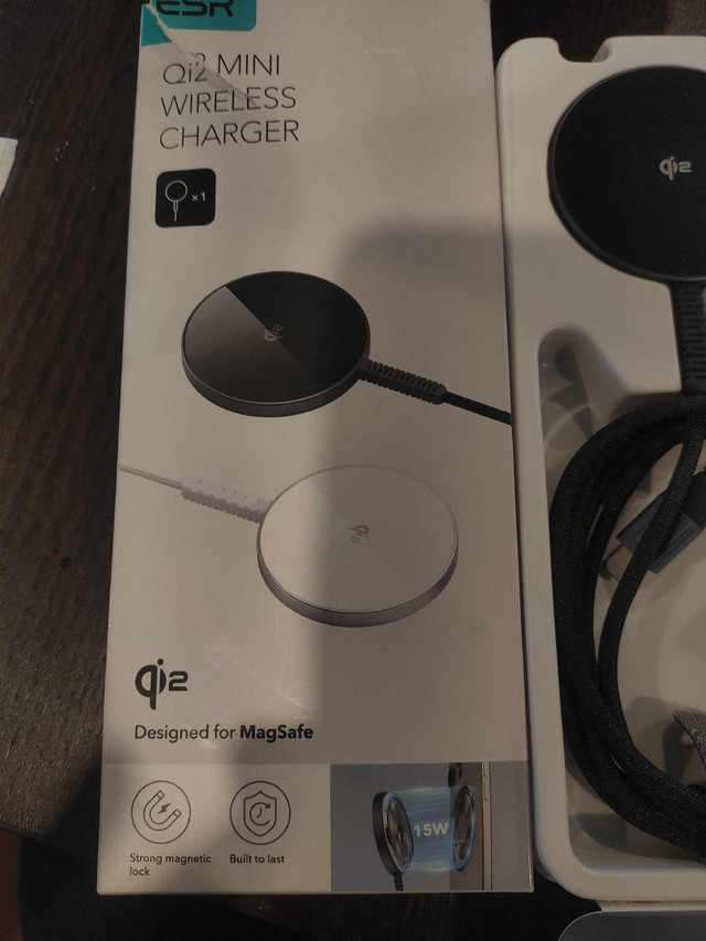 ESR Qi2 mini wireless charger - photo 5