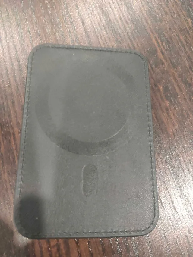 magnetic leather card wallet holder with MagSafe image indicator(2)