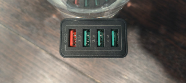 4 port usb charger - photo 2