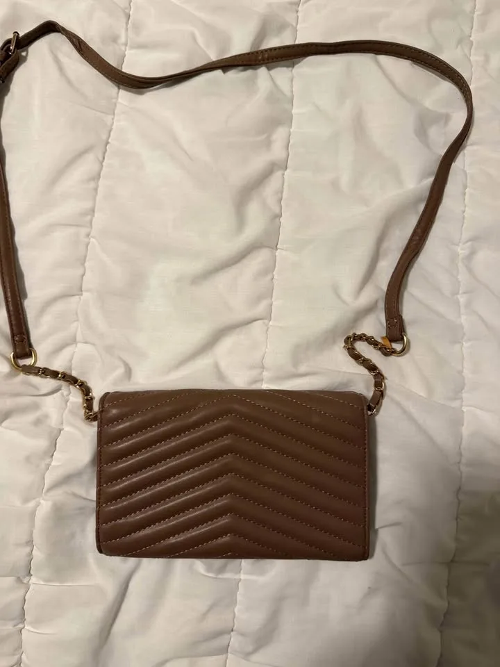 Ellen Tracy Crossbody Bag image indicator(2)