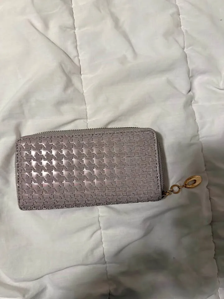 Women’s Zip Wallet