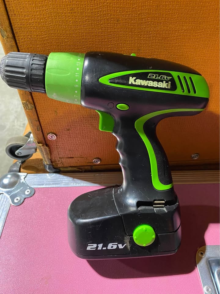 Kawasaki 21.6V cordless drill - photo 2