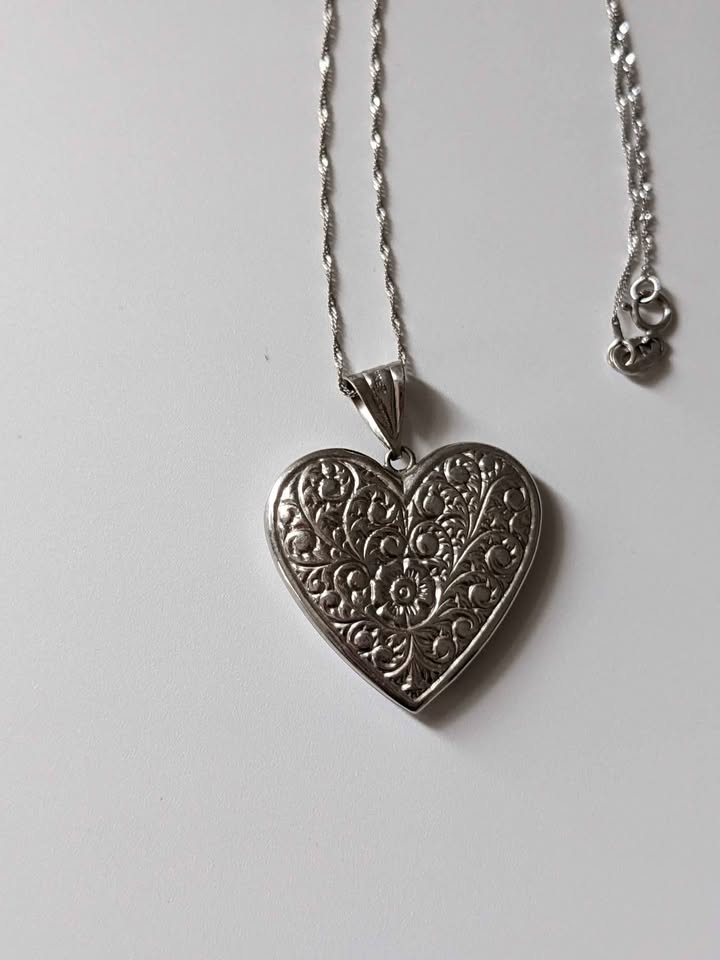 10K White Gold Filigree Heart Pendant Necklace - photo 2