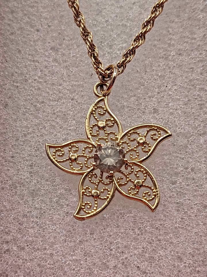 14k Gold Diamond Star Pendant Necklace NWOT 4.89g