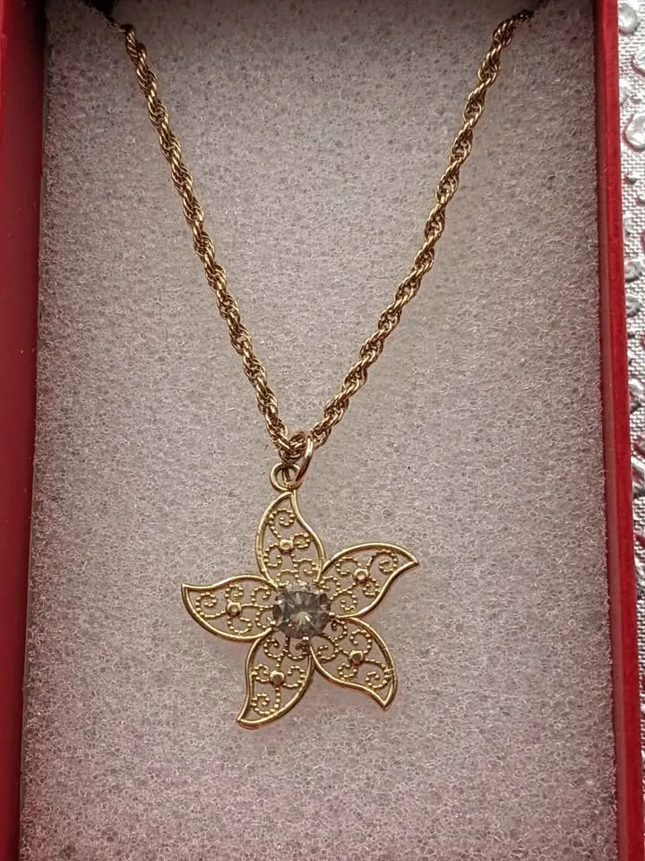 14k Gold Diamond Star Pendant Necklace NWOT 4.89g image indicator(2)