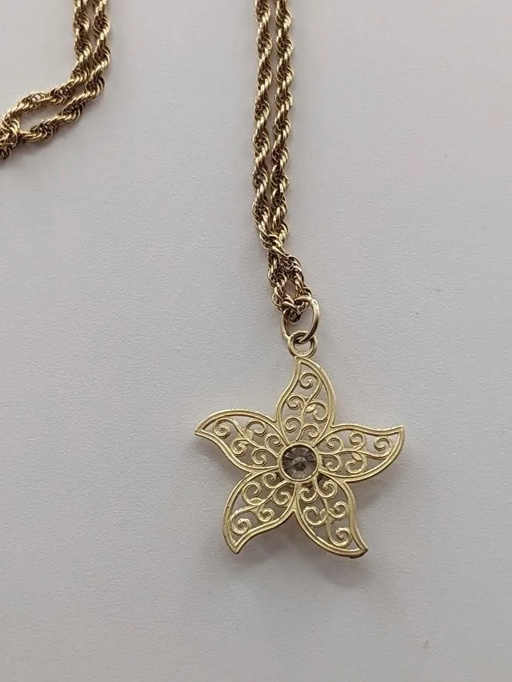 14k Gold Diamond Star Pendant Necklace NWOT 4.89g image indicator(3)