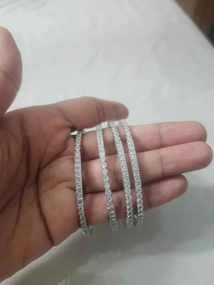✨ Elegant Silver Bangles – Set of 4 ✨ image indicator(3)