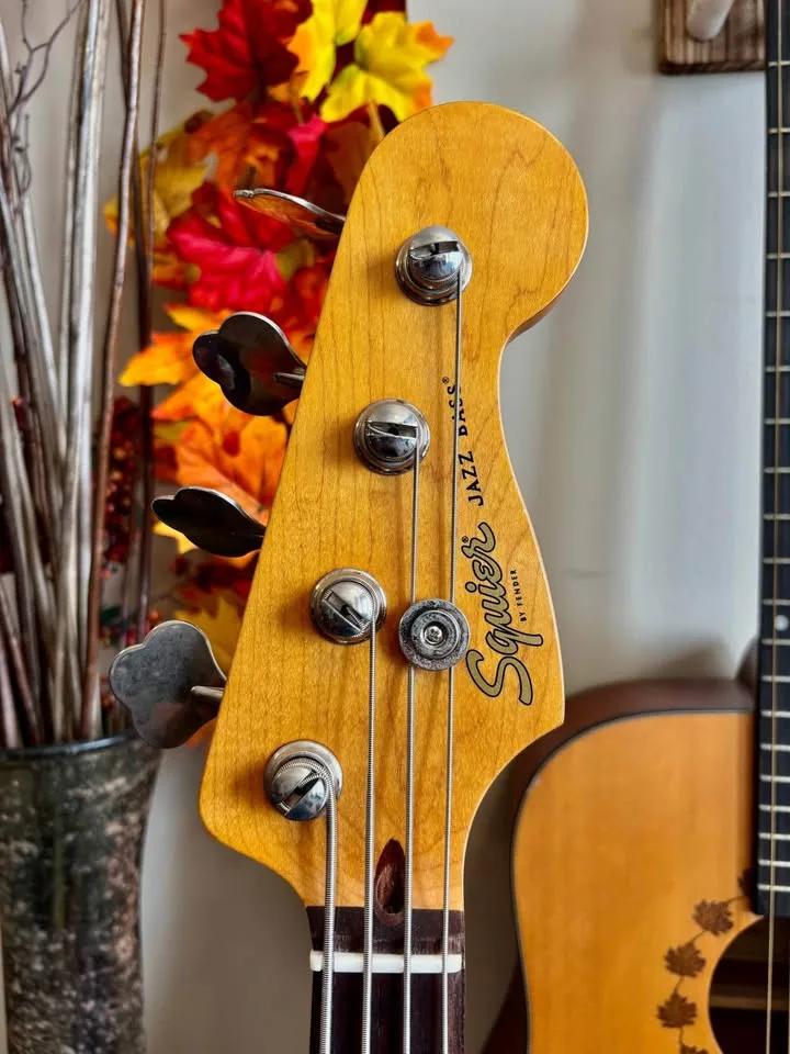 Squier by Fender Classic Vibe '60s Jazz Bass image indicator(2)