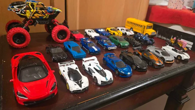 TOY CAR COLLECTION – 20+ CARS image indicator(3)