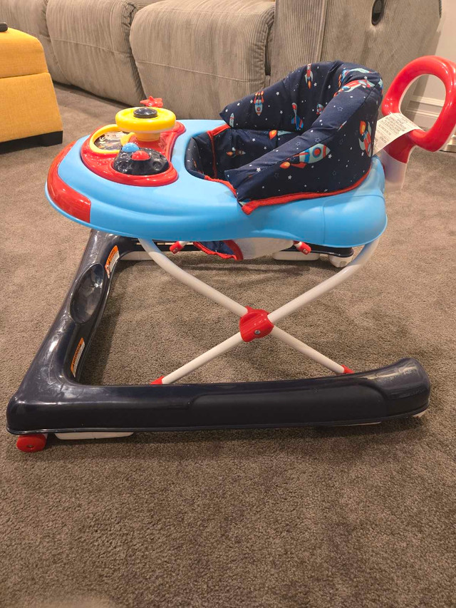 Baby walker with wheels