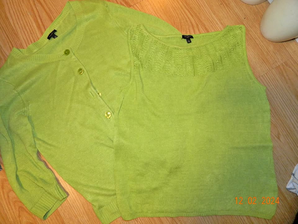 TALBOTS PETITS set sweater cardy and sleeveless..size Lp...EUC