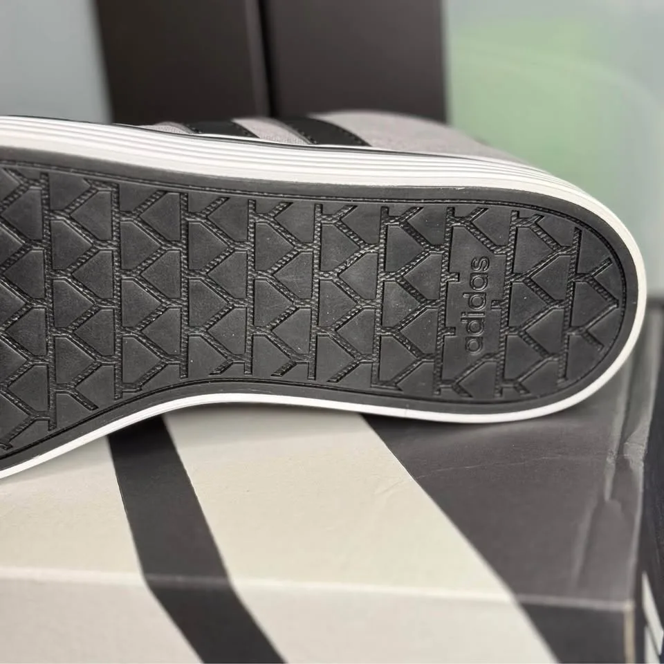 Adidas Daily 4.0 Men’s Sneakers – Size 9 | Brand New image indicator(2)