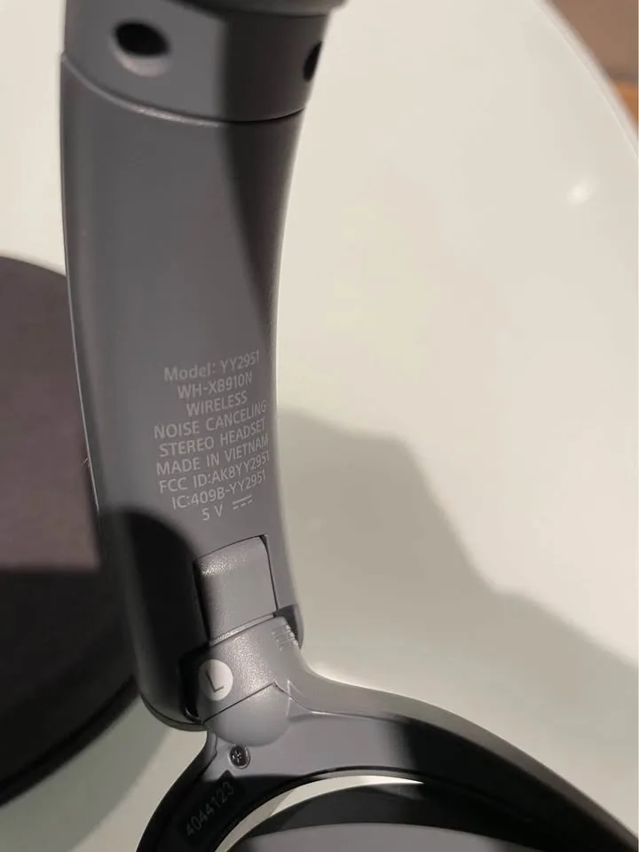 Sony wireless noise cancelling headset image indicator(5)