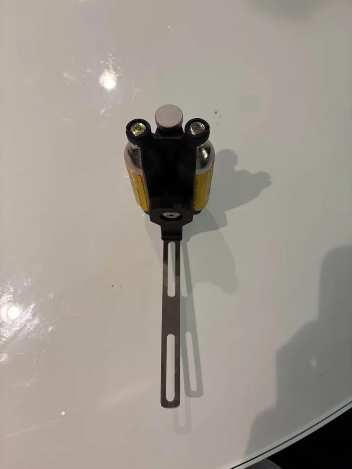 Threaded 16g CO2 Cartridge (x2) image indicator(3)